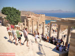 JustGreece.com Brede trappen near the Stoa of Lindos - Foto van JustGreece.com